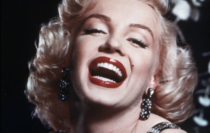 Fotografii nemaivăzute: Marilyn Monroe goală într-o piscină | GALERIE FOTO