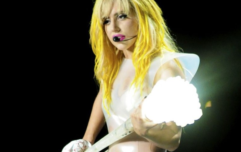 Lady Gaga: ”În şcoală eu chiar învăţam. Nu eram ca Paris şi Nicky Hilton”