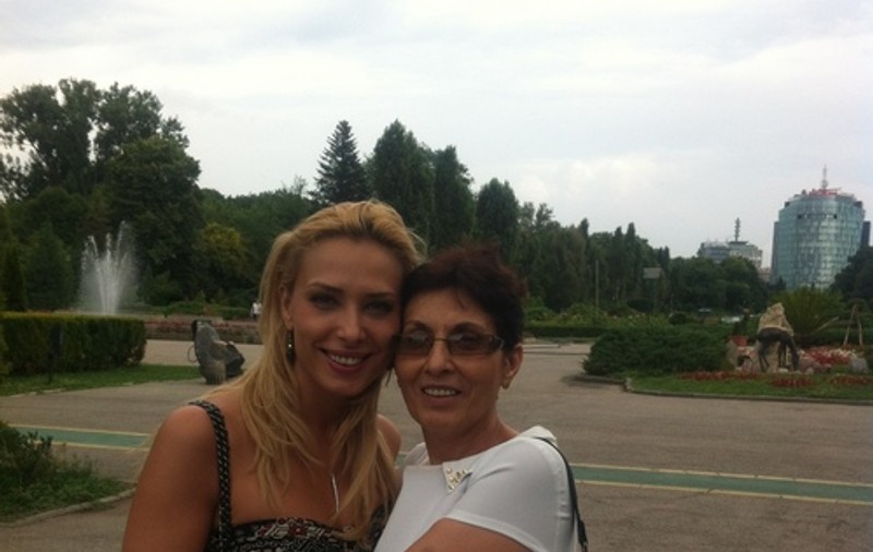Iulia Vântur, FOARTE APROPIATĂ de PĂRINŢII EI: "Sunt singurele persoane pe care mă pot baza"
