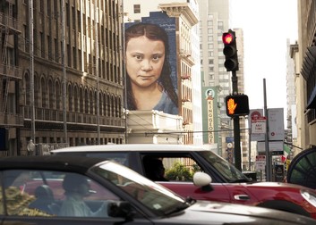 Greta Thunberg, imortalizată într-o pictură murală în San Francisco FOTO: EPA