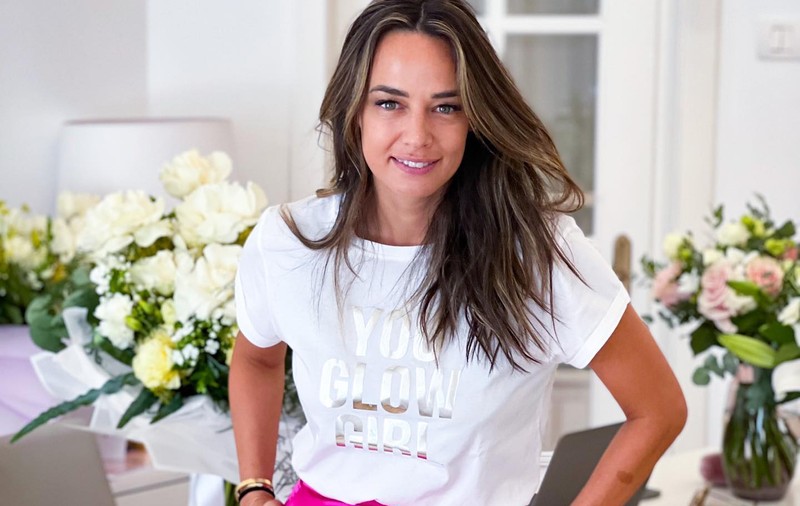 Andreea Raicu, despre familiile perfecte pe social media: „În casele lor curg lacrimile șiroaie din cauza aventurilor extraconjugale”
