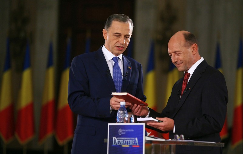 Scandal Geoană-Băsescu: „E într-o zonă de degradare biologică” / „Nu la nivelul la care să-i doresc sănătate regelui Mihai”