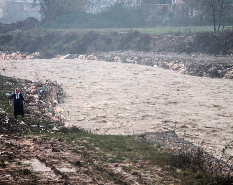 FOTO | Inundații devastatoare în Albania. O persoană a murit și alte două au fost rănite