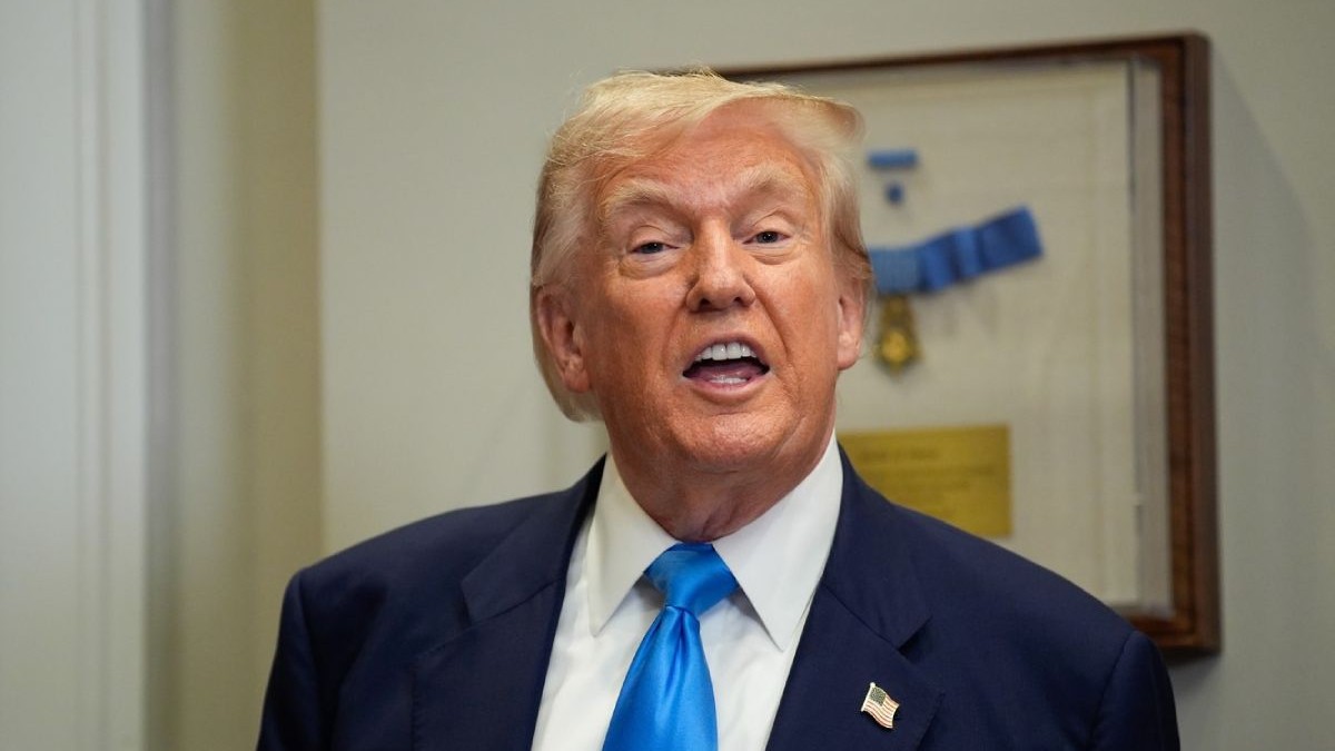 Donald Trump, surprins în timp ce vorbeste, 30 iulie 2025