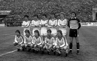 Dumitru Moraru (rândul de sus, primul din dreapta) avea o ambiție extraordinară atunci când Dinamo juca împotriva Stelei