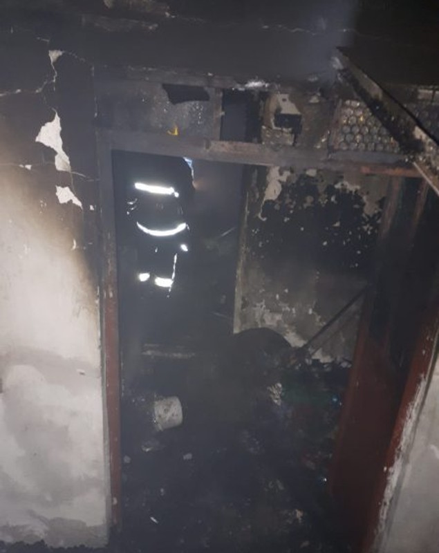 Incendiu violent în județul Arad. Un bărbat a murit, iar alte două persoane au ajuns la spital