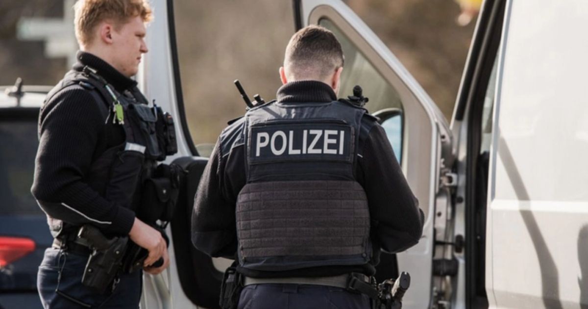 Poliția federală din Germania l-a prins pe românul cu dubă pe A 96, lângă Lindau, când încerca să-și scoată fiica din țară