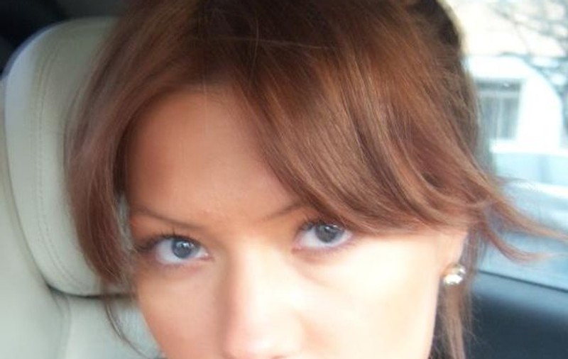 Simona Sensual s-a vopsit roșcată. Îți place cum îi stă?