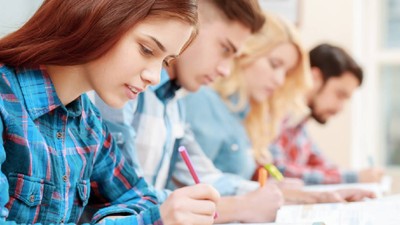 elevi-mari-examen-shutterstock