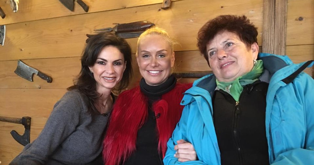 Vica Blochina, la munca de jos. Blonda a făcut senzație printre localnicii din Moldova