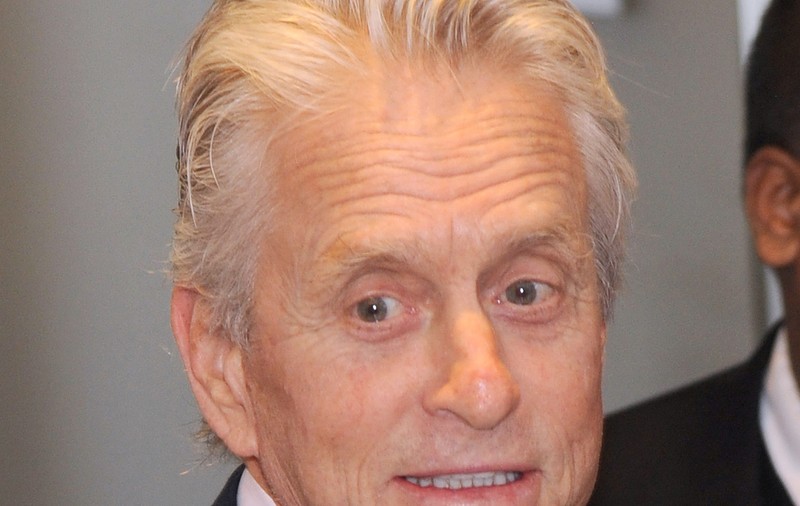 ȘOC la Hollywood! "Michael Douglas mai are doar TREI luni de TRĂIT! I-a recidivat CANCERUL!"