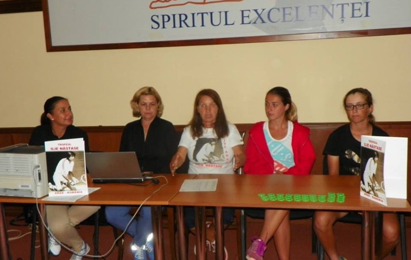 Jucătoare din 12 țări își dispută titlul la turneul ITF Trofeul Ilie Năstase. Cel care dă numele trofeului n-are voie la turneu