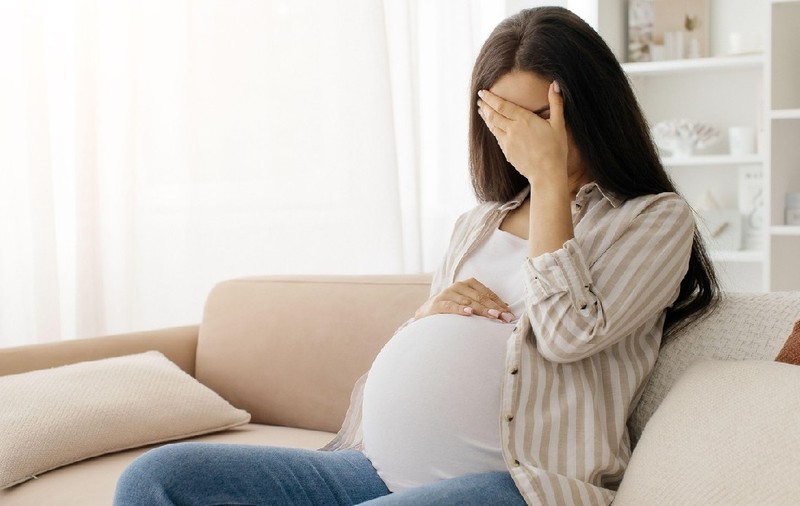 Mamele aflate în concediu de creștere copil vor primi indemnizații cu 10% mai mici