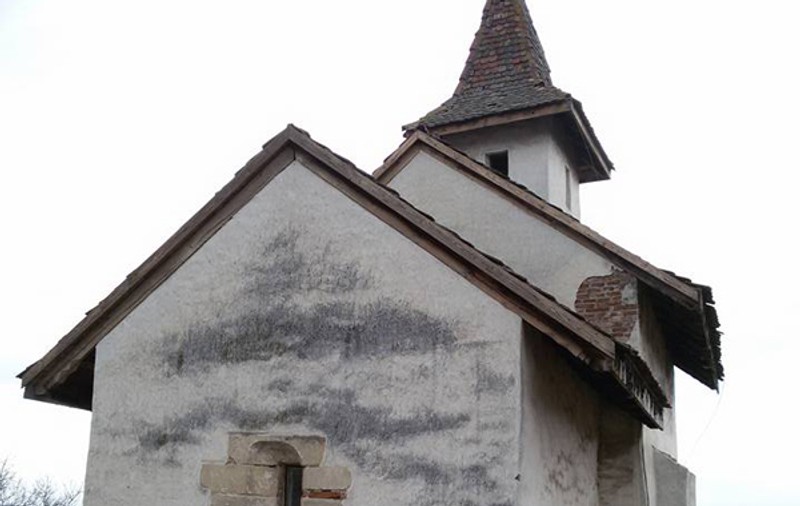 ”Pericol național”! Dosar penal după ce un copil de 9 ani a scris ”Adi” pe o biserică monument