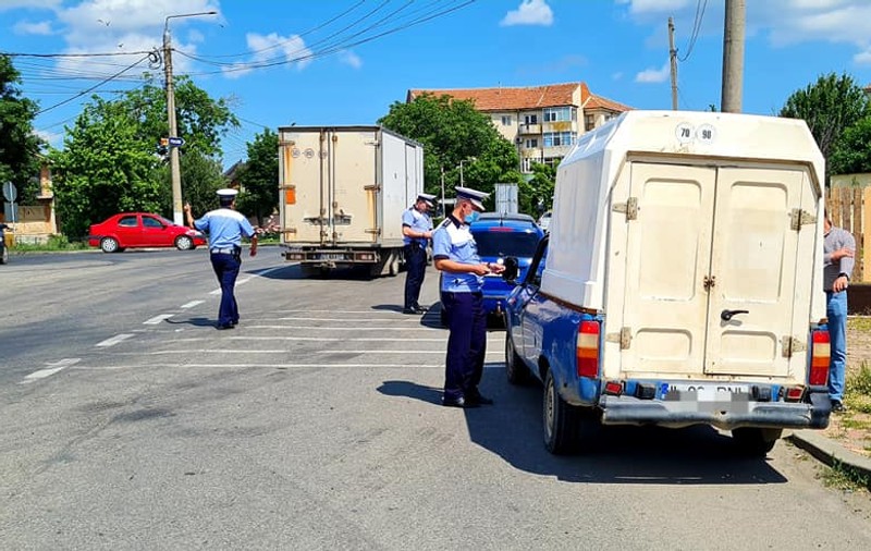Tânărul care a evadat din sediul Poliției Urziceni sărind pe geam, de negăsit după 16 ore de căutări