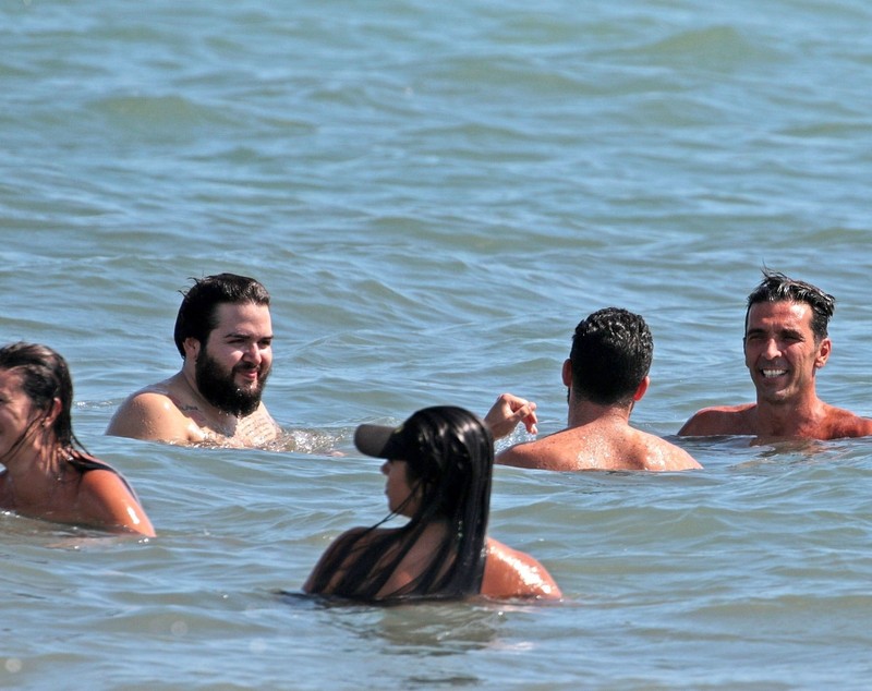 Gianluigi Buffon s-a bronzat pe Riviera italiană, după ce a semnat pentru PSG / GALERIE FOTO