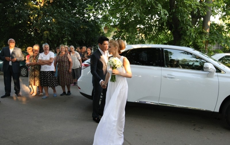 Foto&Video | Elena Gheorghe s-a logodit! Află cât costă rochia pe care a purtat-o!