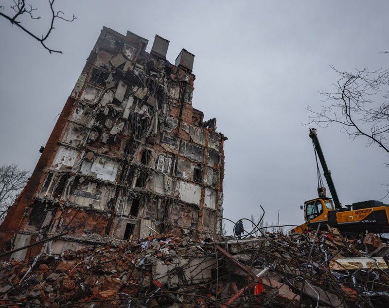 Vladimir Putin, vizită în orașul ocupat Mariupol, distrus de bombele sale. „Președintele rus a analizat lucrările de restaurare”
