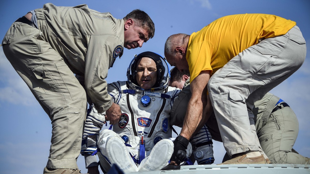 Trei astronauţi s-au întors pe Terra după şase luni în spaţiu la bordul ISS