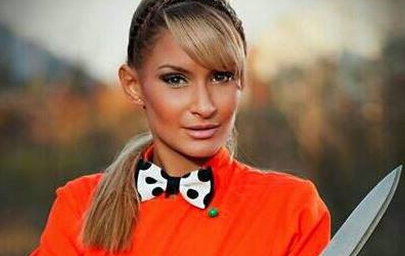 BLONDA de la "MASTERCHEF" FACE PRAF o EMISIUNE de la PRIMA TV! "Să clarific MIZERIA ce se numeşte CIREAŞA DE PE TORT!"