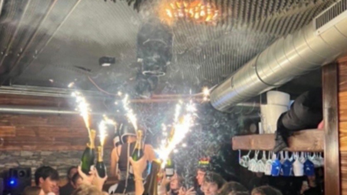 Incendiul din barul elvețian din Crans Montana, soldat cu 41 de morți, a fost provocat de artificiile de pe sticlele de șampanie