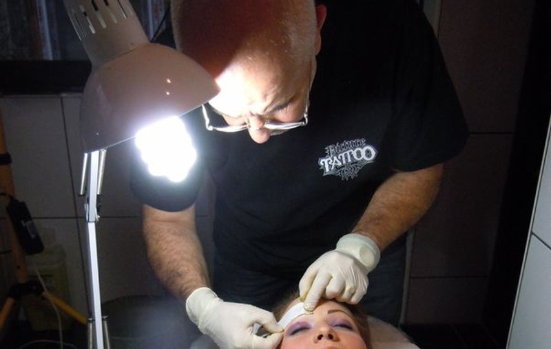 Miss Facebook s-a dus să-şi facă un tatuaj şi uite cu ce a iesit din salon!