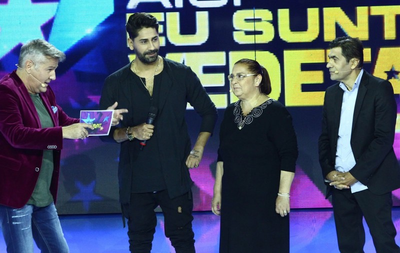 Cu ce se ocupă părinții lui Connect-R: „Mama vinde și acum ziare la tarabă, iar tata este un copil”. Cum a fost copilăria lui