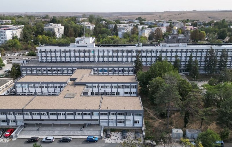 O femeie a sărit de la etajul 3 al spitalului din Medgidia și a murit, la două zile după ce a născut o fetiță
