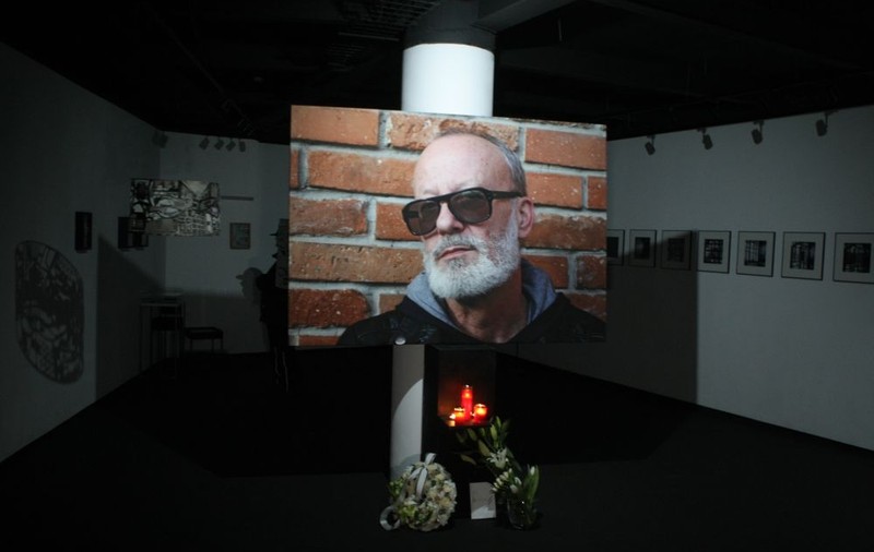 FOTO&VIDEO/ Carte de condoleanțe în memoria lui Andrei Gheorghe deschisă la Galeria Mobius