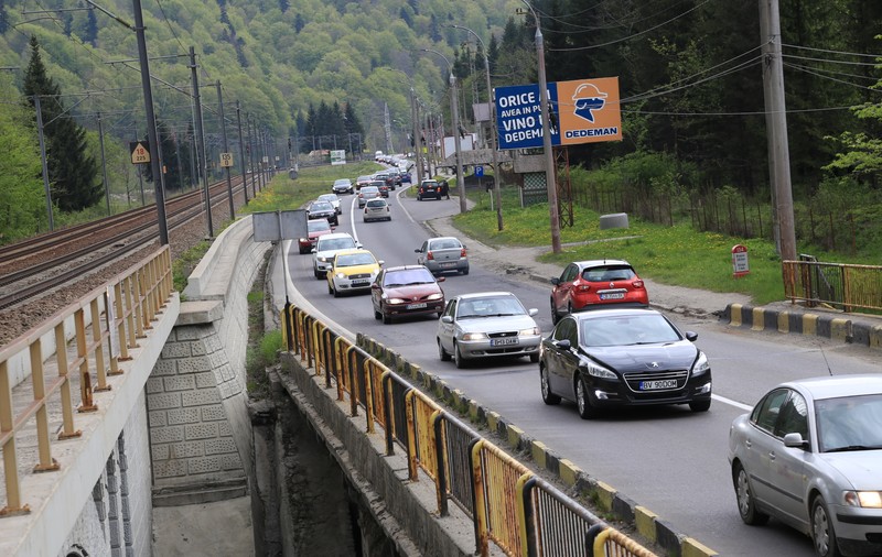 Aglomeraţie pe DN1! Turiștii care au petrecut Paștele pe Valea Prahovei se întorc acasă