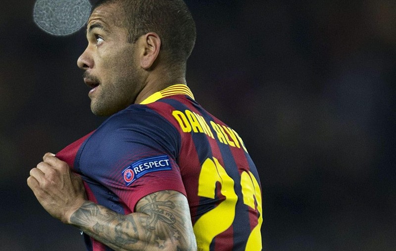 Au aruncat cu banana în el! Vezi ce a făcut Dani Alves cu fructul! | VIDEO 