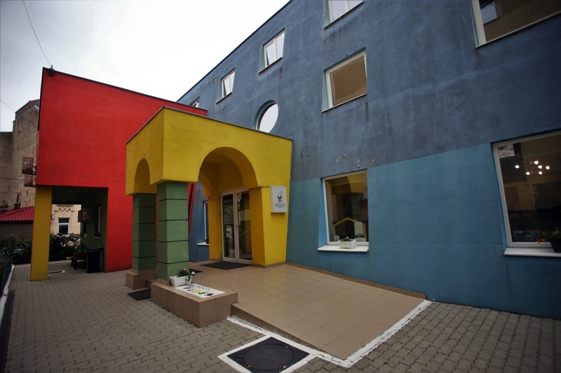 Fundaţia Ronald McDonald a construit casa pe un petic de teren din curtea spitalului