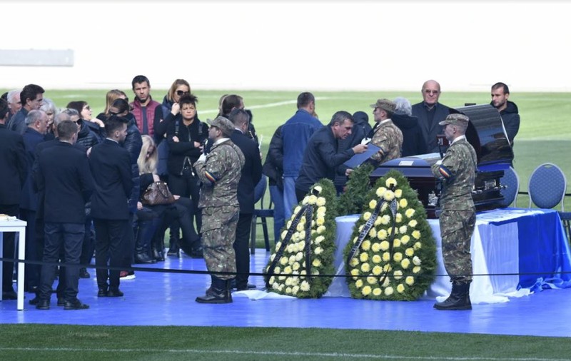 FOTO/ Gestul emoționant făcut de Gică Hagi la căpătâiul lui Ilie Balaci