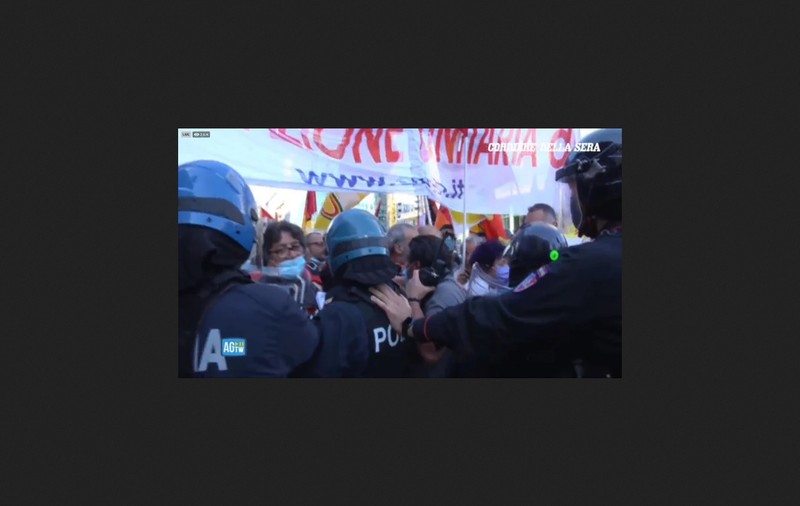 Ciocniri între italienii care protestau față de măsurile de restricție și forțele de ordine