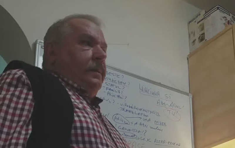 Prima măsură în cazul medicului care le-a prezentat elevilor teorii conspiraționiste despre coronavirus: Profesoara care l-a invitat nu va mai fi dirigintă