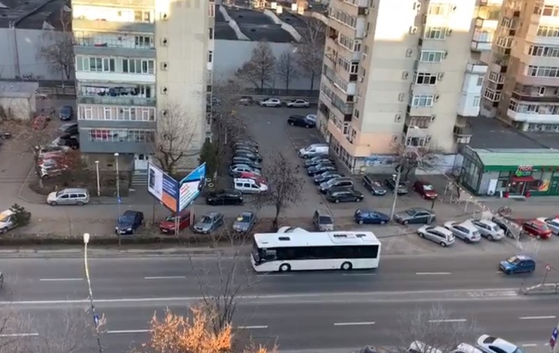 VIDEO | Un autobuz cumpărat nou de primăria din Ploiești s-a poticnit în drum