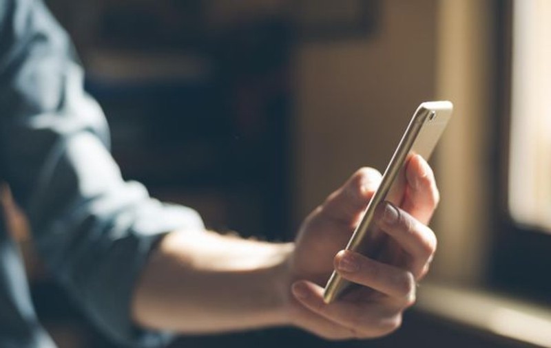 O româncă stabilită în Italia a primit mesaje de amenințare cu moartea din partea fostului soț. Acesta i-a dat 5.400 de telefoane!