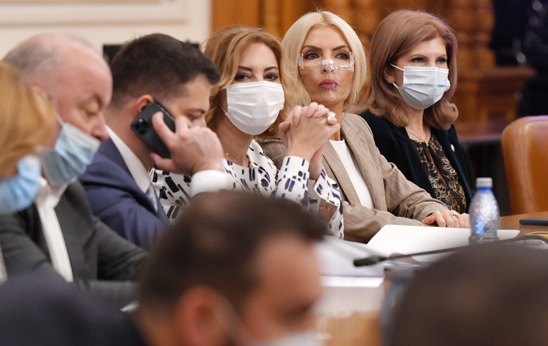 Modificările legii avertizorilor de integritate, adoptate de Camera Deputaților. Stelian Ion: „E o mizerie, o mutilare. Nu puteți pune pumnul în gură oamenilor”