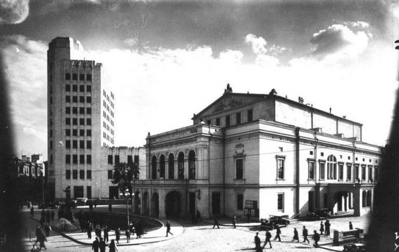 Teatrul Naţional împlineşte astăzi 160 de ani