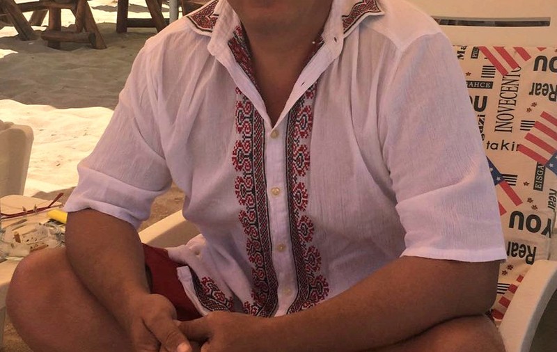 EXCLUSIV /Nea Mărin Miliardar pe litoral! Un cunoscut artist face plajă cu ia populară