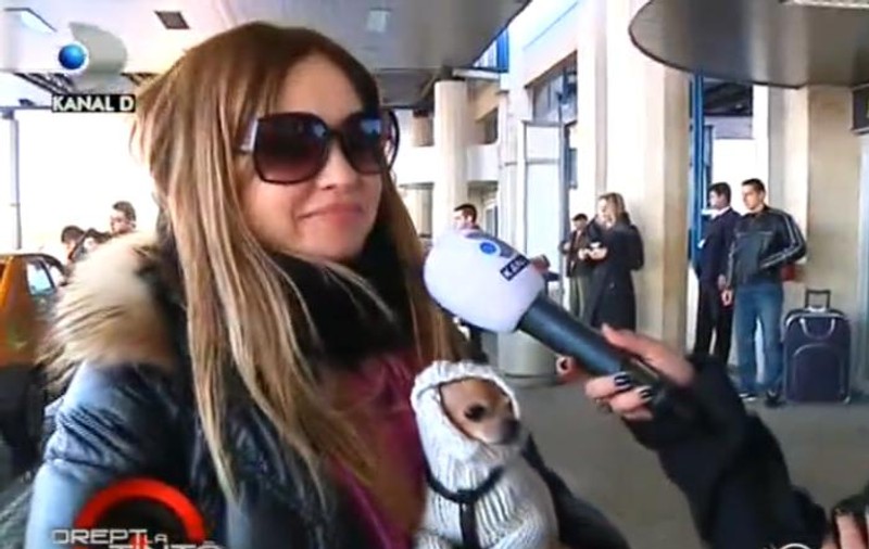 Anca Badiu şi-a dus căţelul la sterilizare, la Viena! FOTO