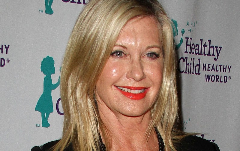 Olivia Newton-John a fost diagnosticată cu cancer a treia oară. Se tratează cu cannabis | FOTO