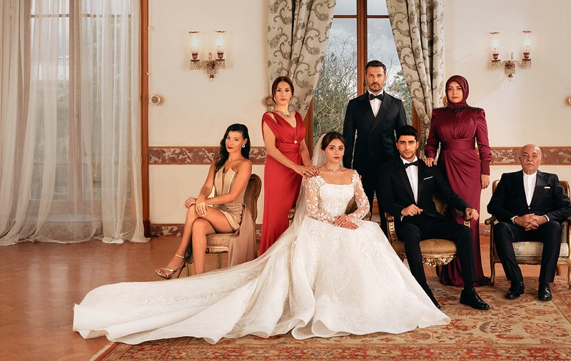Când începe „O dragoste”, noul serial de la Kanal D. Povești de familie încurcate și o luptă permanentă între stiluri de viață diferite