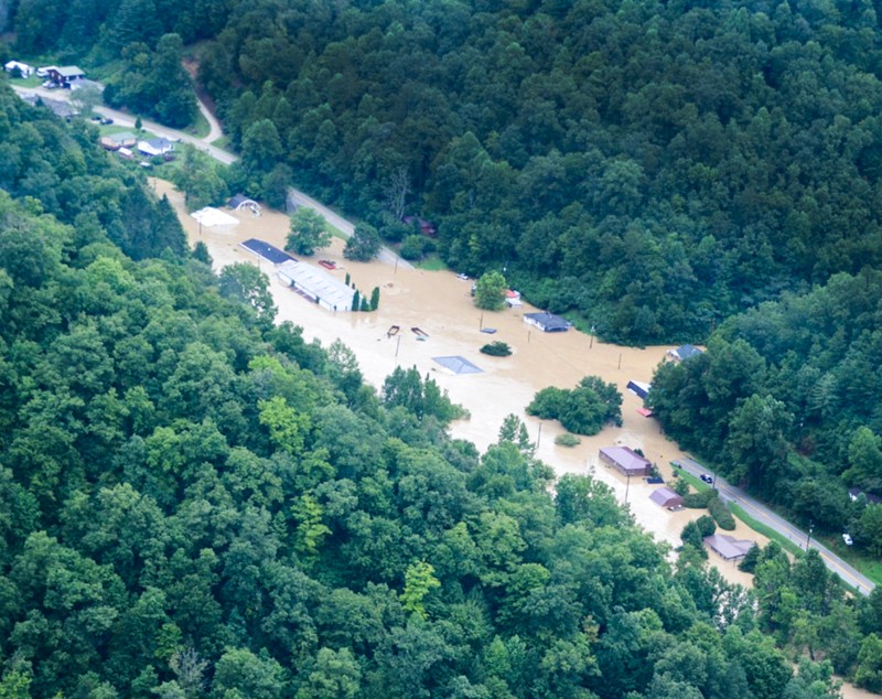 „Totul e distrus”. Sute de oameni sunt dați dispăruți, în urma inundațiilor devastatoare din Kentucky