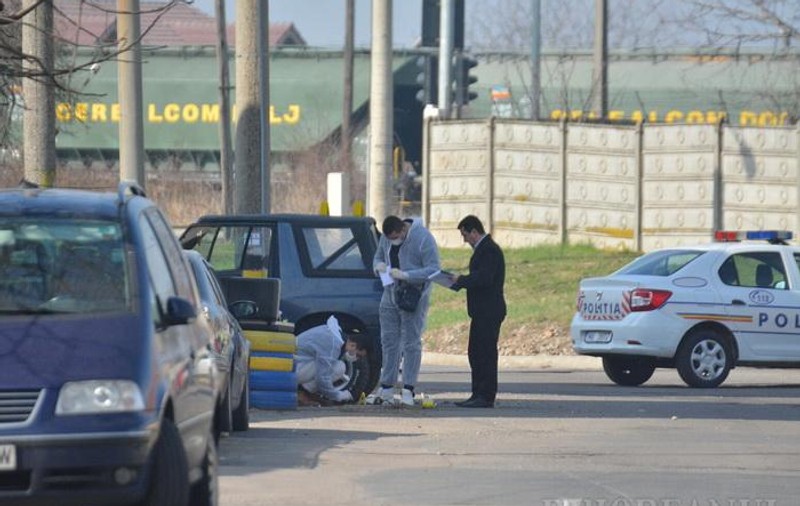 EXCLUSIV / Asasinul Adrian Hladii ar fi procurat arma special pentru a o omorî pe fosta iubită. Anchetatorii au două ipoteze: fuga din țară și sinuciderea