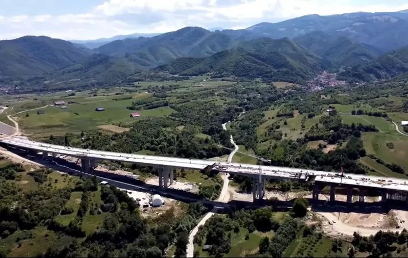 „Cea mai spectaculoasă structură” de pe autostrada Sibiu-Pitești. VIDEO cu cele 16 luni de construcție a viaductului de la Tălmăcel