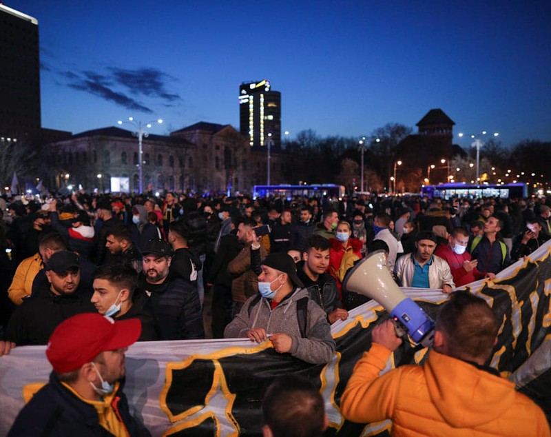 Protestul anti-restricții din Capitală, încheiat cu violențe și arestări. Manifestații și în alte orașe din țară