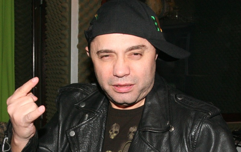 Guţă, strâns la pungă. Manelistul şi-a scos iubita la "împinge tava"