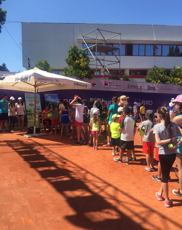 Openul de tenis al României. Simona Halep a dat autografe la foc automat, la ”Kids Day”. O nuntă a perturbat calificările de sâmbătă / FOTO&VIDEO