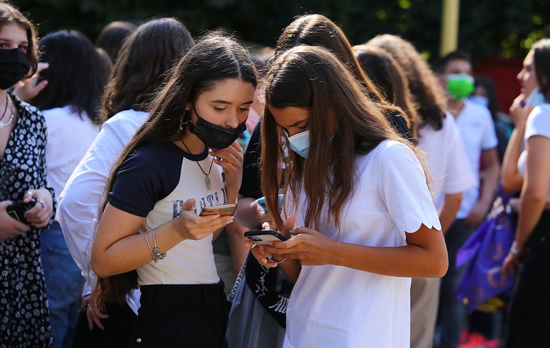 Termenul de depunere a cererilor de bursă, prelungit cu 2 săptămâni. Ce prevede noul ordin al ministrului educaţiei